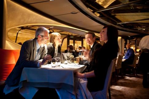 Bateaux Parisiens Dinner Cruise 20.30 - Service Découverte